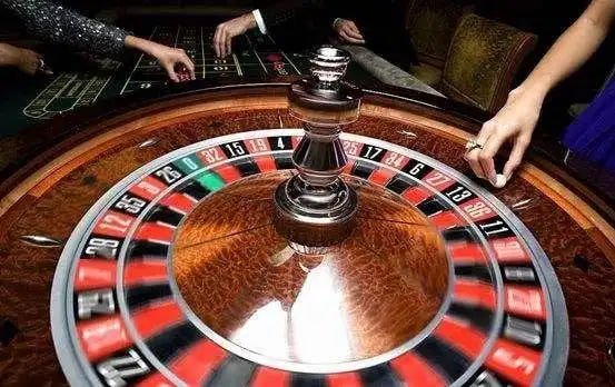 Slots Bonus Round နှင့် Free Spins Feature ပြသသည့် မျက်နှာပြင်